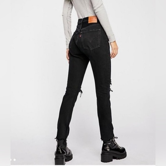 Levis 501 Vintage Premium Black Distressed Jeans Size W26 L28 Button Fly - Picture 1 of 16